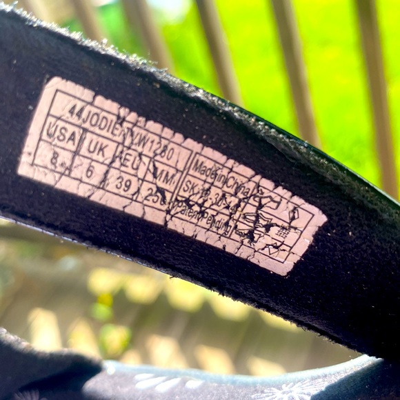 Vionic Jodie Strappy Sandal Black Patent Leather Chantily Lace Design Sz 8 - Picture 9 of 13